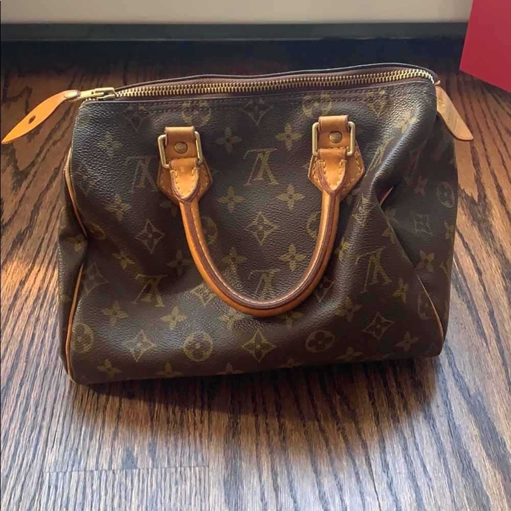 LOUIS VUITTON
Monogram Speedy 25